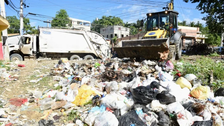 CAASD recolecta toneladas desechos en jornada de limpieza de cañadas en el GSD CAASD recolecta toneladas desechos en jornada de limpieza de cañadas en el GSD