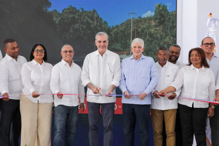 Abinader inaugura la reconstrucción de carretera El Cercado-Hondo Valle en Elías Piña