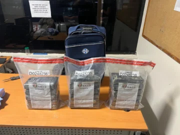 Detienen alemán con 17 paquetes presumiblemente cocaína Detienen alemán con 17 paquetes presumiblemente cocaína