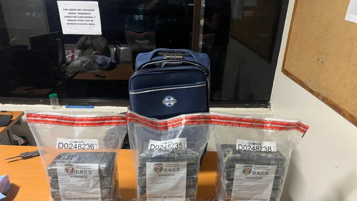 Detienen alemán con 17 paquetes presumiblemente cocaína Detienen alemán con 17 paquetes presumiblemente cocaína