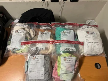 Detienen a un francés con 55 prendas de vestir impregnadas de presunta cocaína