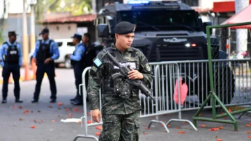 Los hondureños cumplen dos semanas sin saber quién será su futuro presidente Los hondureños cumplen dos semanas sin saber quién será su futuro presidente