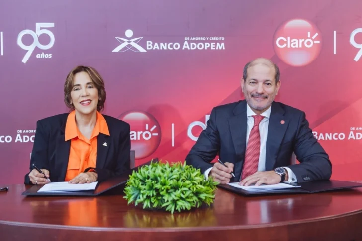Claro Dominicana y Banco Adopem firman acuerdo que impulsa el emprendimiento de la mujer