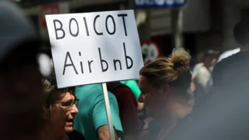 El Gobierno español multa a Airbnb con 64 millones de euros por anuncios ilegales de viviendas turísticas El Gobierno español multa a Airbnb con 64 millones de euros por anuncios ilegales de viviendas turísticas