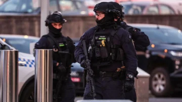 Al menos 12 muertos en un tiroteo dirigido contra un evento de la comunidad judía en Bondi Beach, la playa más famosa de Australia Al menos 12 muertos en un tiroteo dirigido contra un evento de la comunidad judía en Bondi Beach, la playa más famosa de Australia