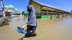 Inundaciones en Asia dejan más de 1.200 muertos y crisis de suministros