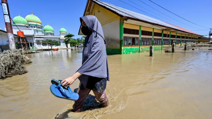 Inundaciones en Asia dejan más de 1.200 muertos y crisis de suministros