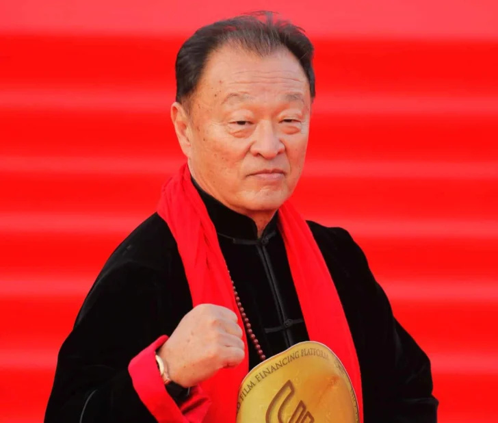  El actor de cine estadounidense Cary-Hiroyuki Tagawa posa el jueves 19 de abril de 2018, a su llegada a la ceremonia de apertura del Festival Internacional de Cine de Moscú, en el teatro Rossiya, en Moscú (Rusia).<br />EFE/YURI KOCHETKOV