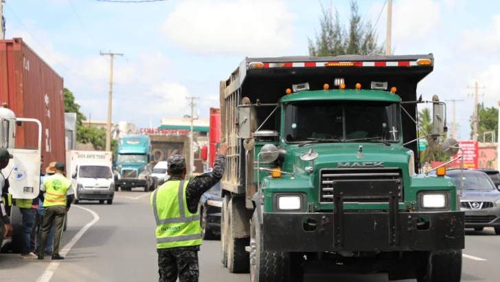 Intrant anuncia medidas para regular transporte de carga en Navidad y Año Nuevo
