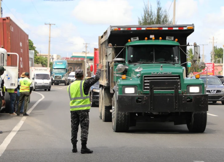 Intrant anuncia medidas para regular transporte de carga en Navidad y Año Nuevo