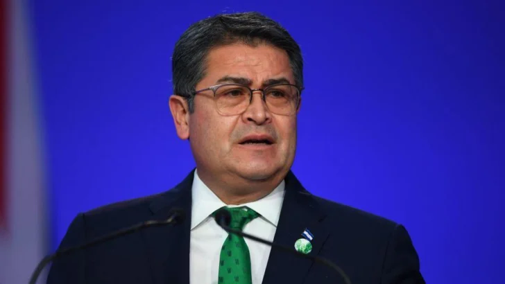 Honduras pide ejecutar una orden de captura de 2023 contra el expresidente Juan Orlando Hernández, indultado por Trump