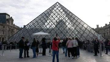 Francia: Convocan a una huelga prorrogable del personal del Louvre tras una serie de incidentes Francia: Convocan a una huelga prorrogable del personal del Louvre tras una serie de incidentes