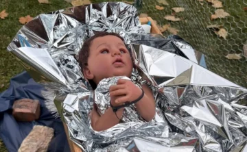 Iglesias instalan pesebres con Jesús esposado y otro con María y José detenidos Iglesias instalan pesebres con Jesús esposado y otro con María y José detenidos