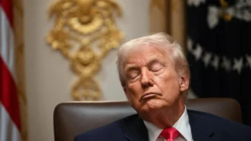 Cincuenta iraníes regresan de Estados Unidos tras la suspensión de permisos migratorios Cincuenta iraníes regresan de Estados Unidos tras la suspensión de permisos migratorios