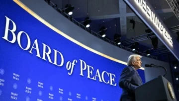 Davos: Trump firma el documento fundador de su Consejo de Paz