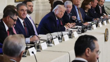 Trump traza un protectorado petrolero para Venezuela e intenta embarcar a las multinacionales