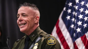 Bovino dejará Minneapolis mientras Trump reorganiza la operación migratoria