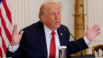 Trump amenaza con aranceles a países que no apoyen sus planes de tomar Groenlandia