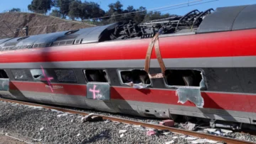Peritos hallan marcas de la vía rota en las ruedas de uno de los trenes siniestrados en Córdoba, España Peritos hallan marcas de la vía rota en las ruedas de uno de los trenes siniestrados en Córdoba, España