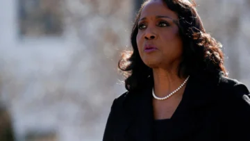 La Corte Suprema delibera si Trump puede despedir a Lisa Cook, gobernadora de la Reserva Federal La Corte Suprema delibera si Trump puede despedir a Lisa Cook, gobernadora de la Reserva Federal