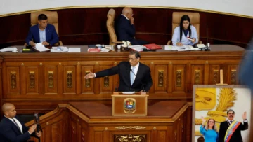 Venezuela avanza para abrir su sector petrolero a inversores privados como exige Trump Venezuela avanza para abrir su sector petrolero a inversores privados como exige Trump