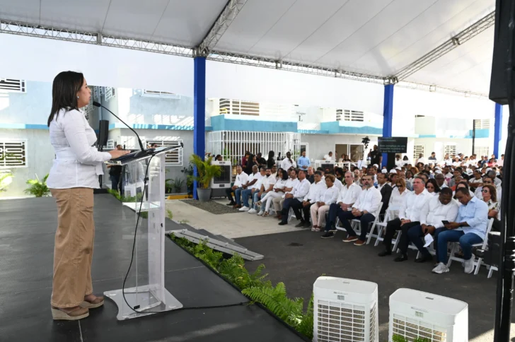 Abinader entrega 200 apartamentos en SDO financiados por Banreservas Abinader entrega 200 apartamentos en SDO financiados por Banreservas