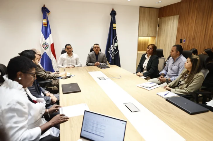 Coordinan acciones para continuar fortaleciendo la atención en la Red Pública