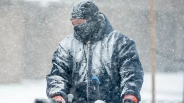 Más de 1 millón de personas sin electricidad y miles de vuelos cancelados: la gigantesca tormenta de nieve y hielo que golpea gran parte de EE.UU. Más de 1 millón de personas sin electricidad y miles de vuelos cancelados: la gigantesca tormenta de nieve y hielo que golpea gran parte de EE.UU.