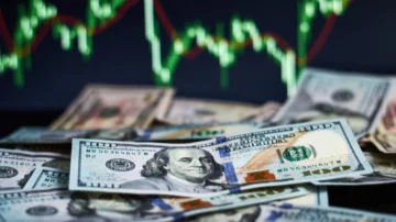 Por qué el dólar cayó a su nivel más bajo en 4 años y por qué a Trump no le preocupa Por qué el dólar cayó a su nivel más bajo en 4 años y por qué a Trump no le preocupa