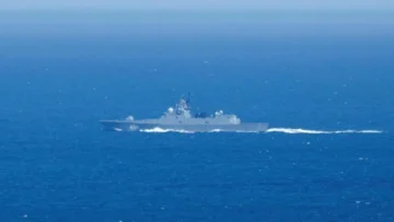 Rusia envía buques de guerra para proteger a un petrolero perseguido por fuerzas estadounidenses que en el pasado transportó crudo venezolano