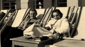 Lea Ypi: por qué decidí investigar la vida de mi abuela cuando una inquietante foto de ella se volvió viral