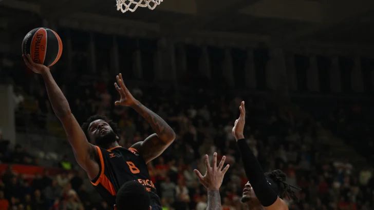 El Valencia, con 21 puntos de Montero, doma al cansancio y arrolla al Zaragoza