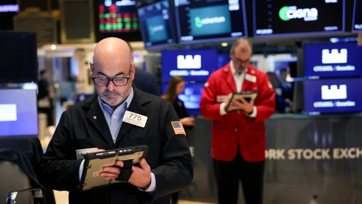 Wall Street cierra en rojo con la mirada de regreso en los aranceles de Trump Wall Street cierra en rojo con la mirada de regreso en los aranceles de Trump