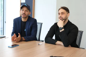 Jóvenes dominicanos presentan alternativa digital para envío de remesas ante nuevo impuesto federal en EE. UU.