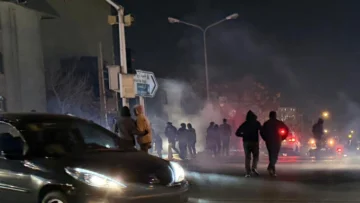 Vi a 12 personas desplomadas en un charco de sangre: Un testigo describe la represión en Irán