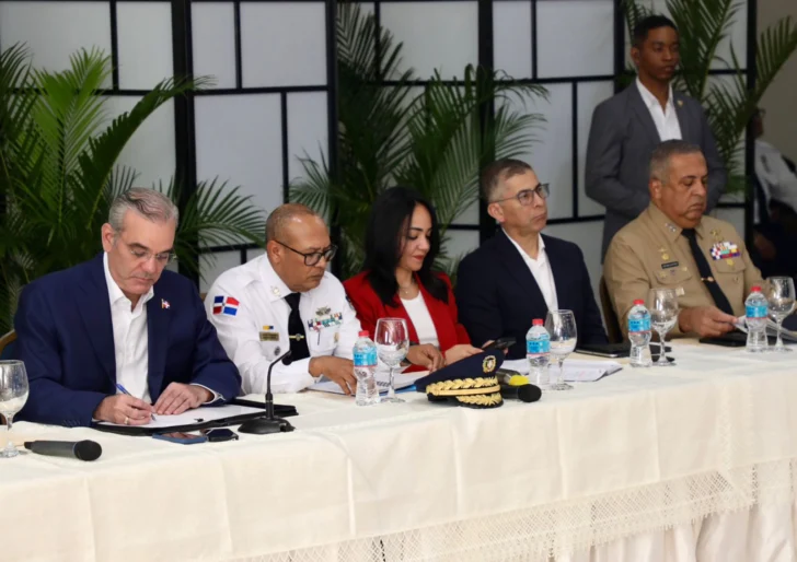 Abinader encabeza reunión de seguimiento al Plan de Seguridad Ciudadana Abinader encabeza reunión de seguimiento al Plan de Seguridad Ciudadana
