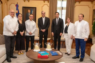 Abinader recibe a Michel Camilo y autoridades del Berklee College of Music Abinader recibe a Michel Camilo y autoridades del Berklee College of Music