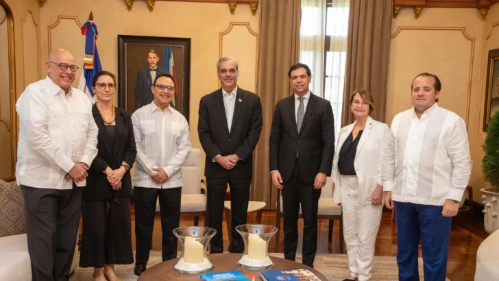 Abinader recibe a Michel Camilo y autoridades del Berklee College of Music Abinader recibe a Michel Camilo y autoridades del Berklee College of Music