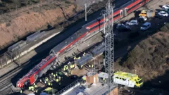Identifican a 42 de las 43 víctimas mortales del accidente ferroviario de España Identifican a 42 de las 43 víctimas mortales del accidente ferroviario de España