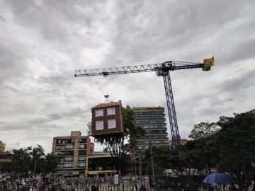 Ensayo sobre los ensayos, exilio y mi casa en el aire. Bienal Bogotá 2025 Ensayo sobre los ensayos, exilio y mi casa en el aire. Bienal Bogotá 2025