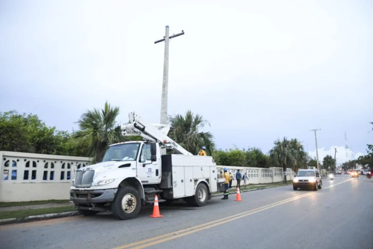 CAMION-DE-MANTENIMIENTO-OBSTACULIZANDO-VIA-728x486 CAMION-DE-MANTENIMIENTO-OBSTACULIZANDO-VIA-728x486