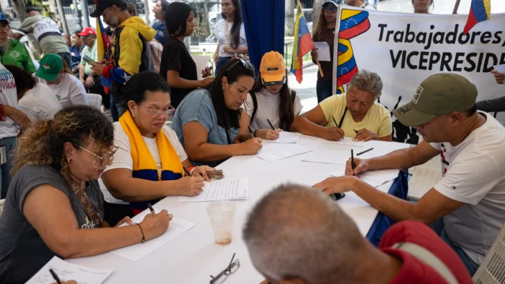 Chavistas reúnen cartas para pedir la liberación de Nicolás Maduro y Cilia Flores