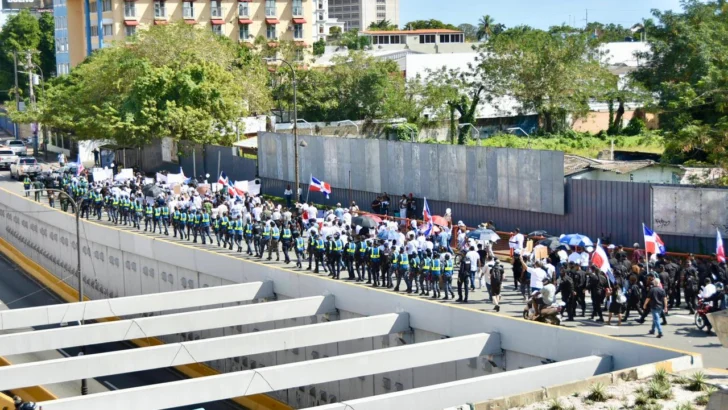 EN VIVO | Comienza la marcha por justicia del caso Jet Set, familiares caminan hacia el Palacio Nacional 