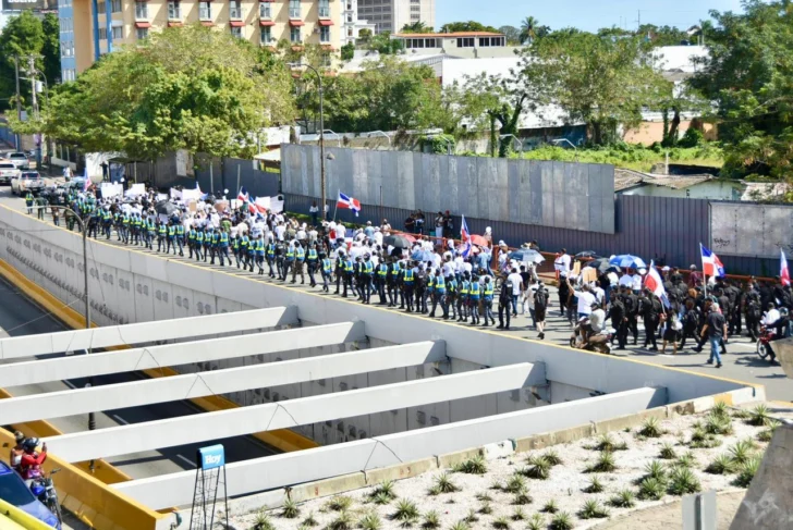 EN VIVO | Comienza la marcha por justicia del caso Jet Set, familiares caminan hacia el Palacio Nacional 