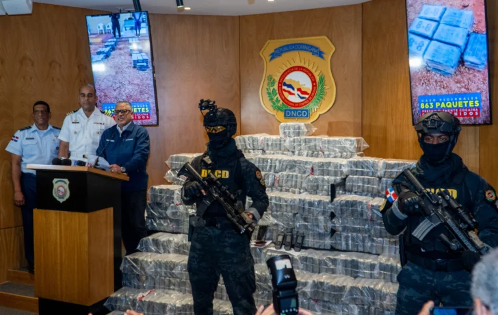 DNCD decomisa 863 paquetes de cocaína y arresta a dos hombres que la transportaban