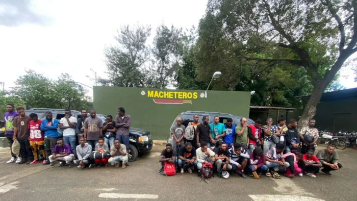 Detienen a 82 indocumentados y dos presuntos traficantes en operativos del ejército en la frontera Detienen a 82 indocumentados y dos presuntos traficantes en operativos del ejército en la frontera