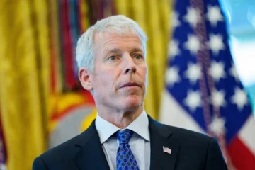 EEUU avisa que controlará la venta de petróleo de Venezuela por tiempo 