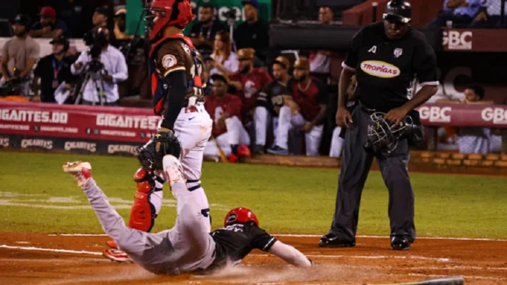 Leones blanquean a Gigantes y sigue líderes del Round Robin junto a Toros Leones blanquean a Gigantes y sigue líderes del Round Robin junto a Toros