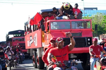 LIDOM: Caravana del triunfo de los Leones del Escogido recorrió Santo Domingo LIDOM: Caravana del triunfo de los Leones del Escogido recorrió Santo Domingo