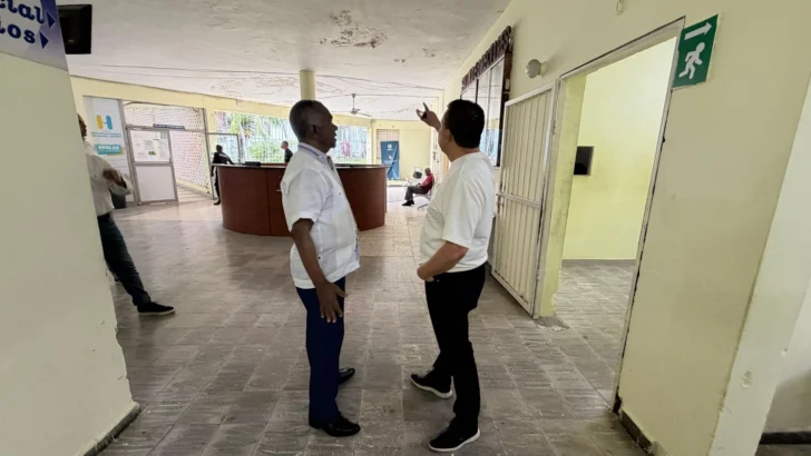 SNS anuncia remozamiento de tres hospitales en San Cristóbal